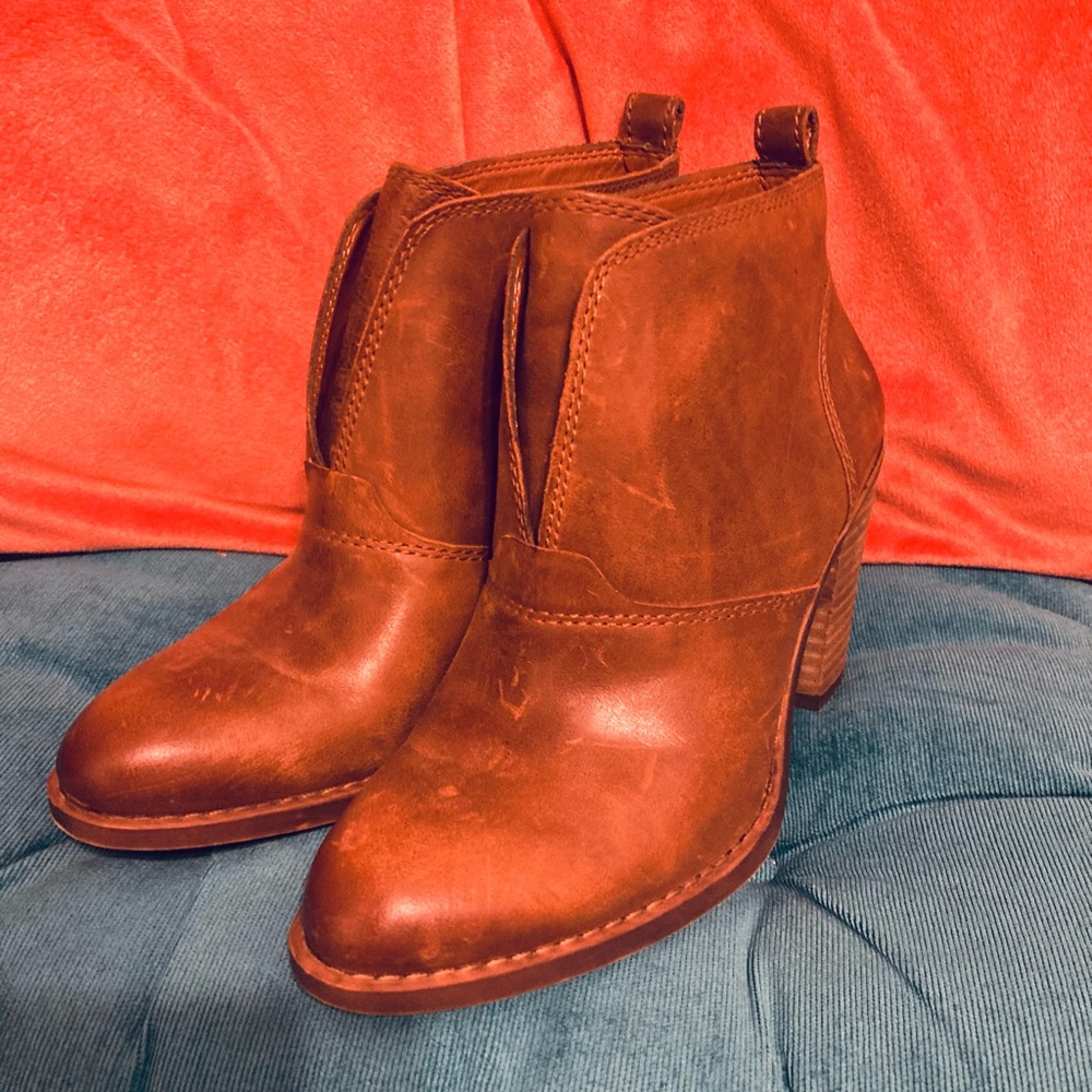 Lucky Brand Leather Women’s Slip On Boots size 6.5